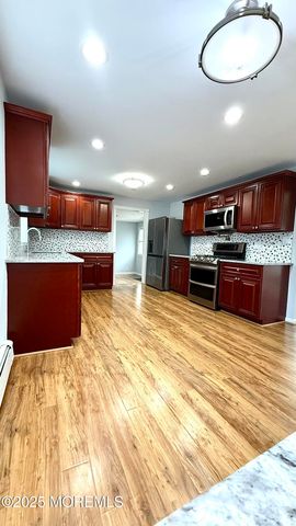 27 3rd Avenue, Toms River, NJ 08757