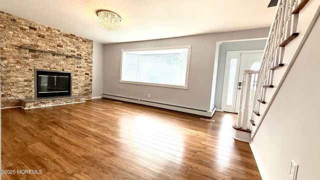 27 3rd Avenue, Toms River, NJ 08757