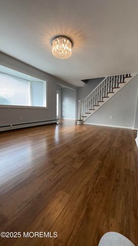 27 3rd Avenue, Toms River, NJ 08757