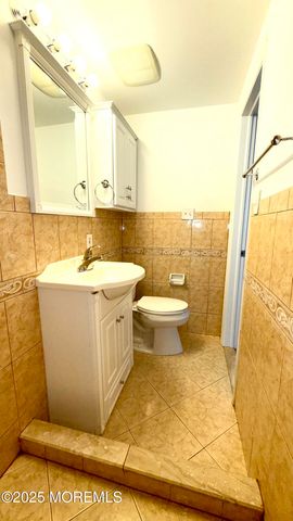 27 3rd Avenue, Toms River, NJ 08757