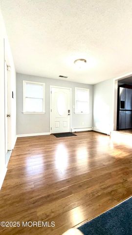27 3rd Avenue, Toms River, NJ 08757