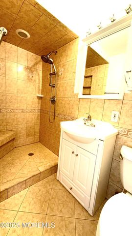 27 3rd Avenue, Toms River, NJ 08757