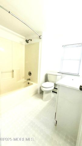 27 3rd Avenue, Toms River, NJ 08757