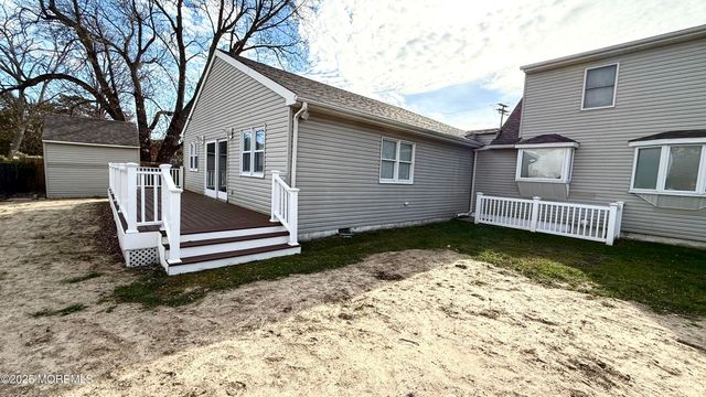 27 3rd Avenue, Toms River, NJ 08757