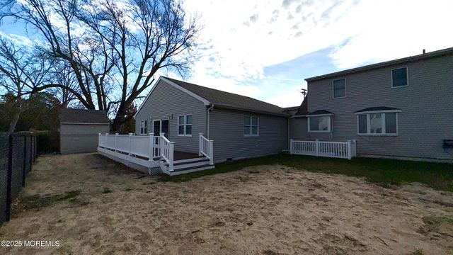 27 3rd Avenue, Toms River, NJ 08757