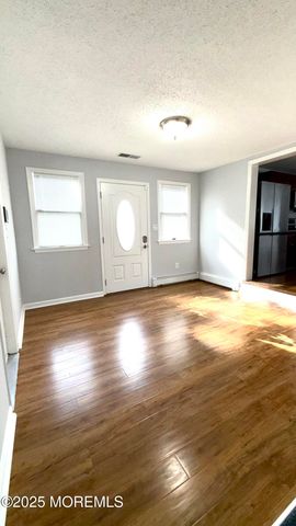 27 3rd Avenue, Toms River, NJ 08757