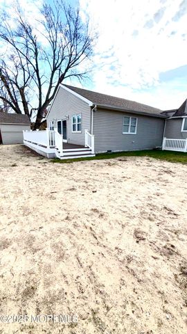27 3rd Avenue, Toms River, NJ 08757
