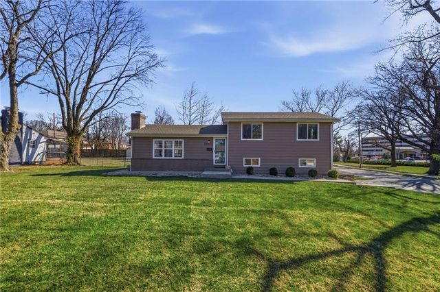 13621 W 90th Place, Lenexa, KS 66206