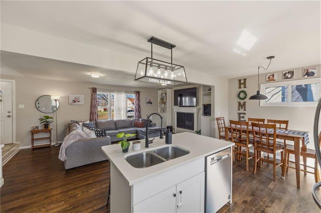 13621 W 90th Place, Lenexa, KS 66206