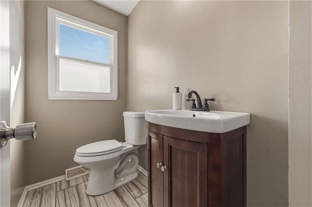 13621 W 90th Place, Lenexa, KS 66206