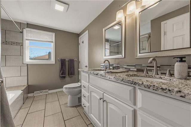 13621 W 90th Place, Lenexa, KS 66206