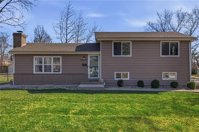 13621 W 90th Place, Lenexa, KS 66206