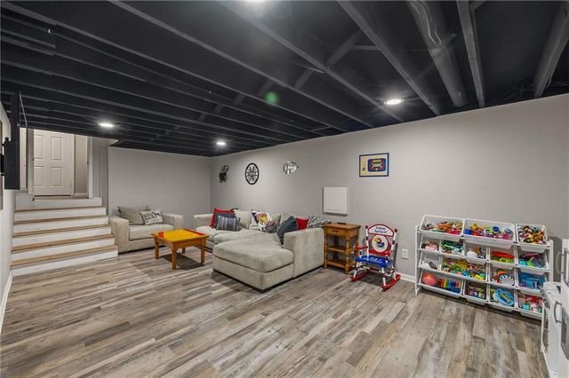 13621 W 90th Place, Lenexa, KS 66206