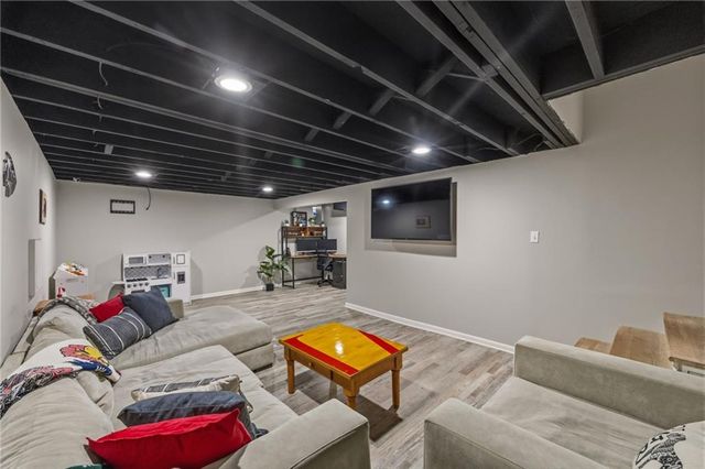 13621 W 90th Place, Lenexa, KS 66206