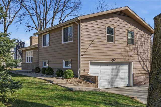 13621 W 90th Place, Lenexa, KS 66206
