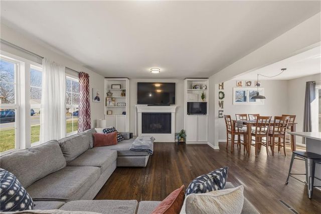 13621 W 90th Place, Lenexa, KS 66206