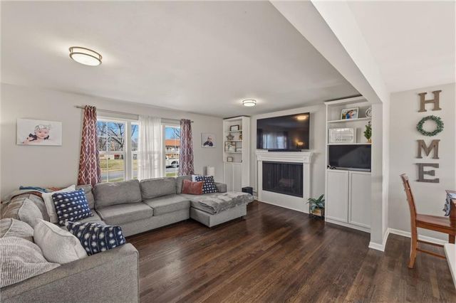 13621 W 90th Place, Lenexa, KS 66206