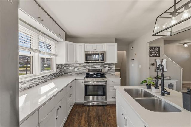 13621 W 90th Place, Lenexa, KS 66206