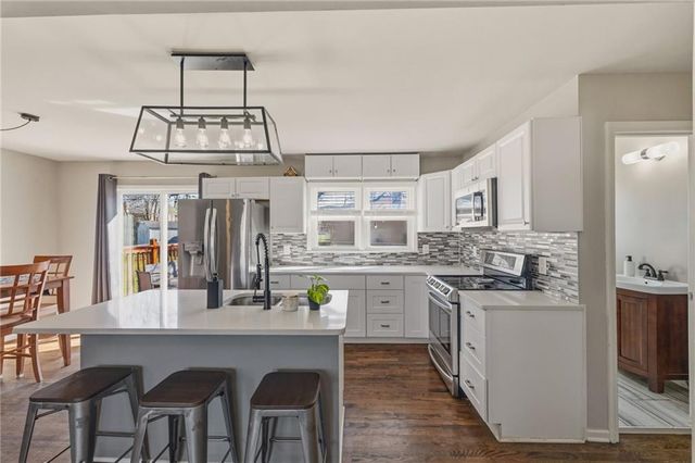 13621 W 90th Place, Lenexa, KS 66206