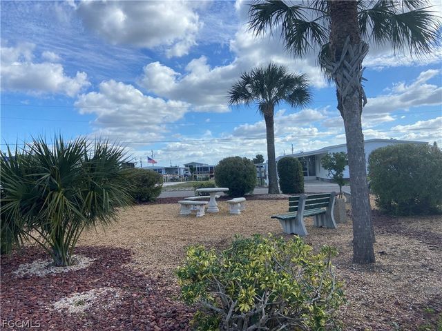 5517 Salem LN, North Fort Myers, FL 33917