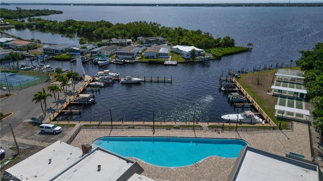 5517 Salem LN, North Fort Myers, FL 33917