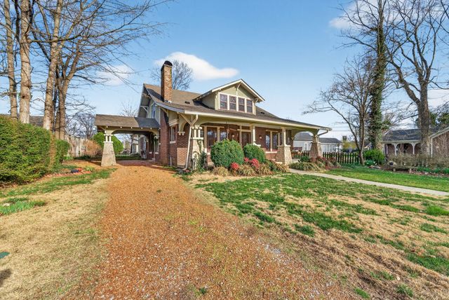 813 Barrow Ct, Columbia, TN 38401