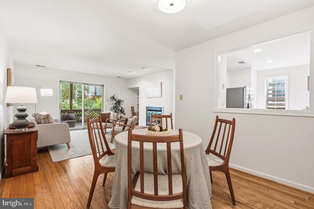 10026 OAKTON TERRACE RD, Oakton, VA 22124