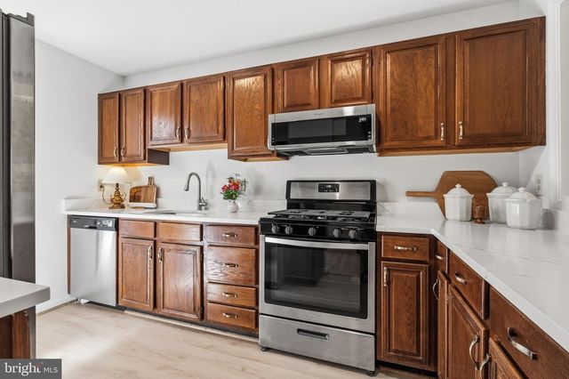 10026 OAKTON TERRACE RD, Oakton, VA 22124