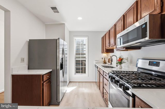 10026 OAKTON TERRACE RD, Oakton, VA 22124