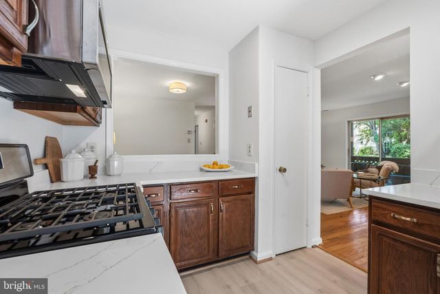 10026 OAKTON TERRACE RD, Oakton, VA 22124