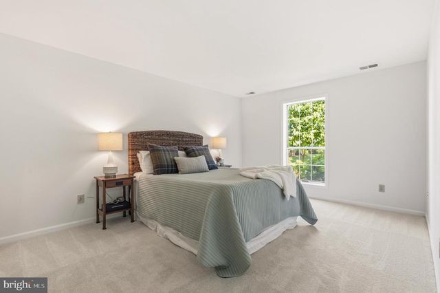 10026 OAKTON TERRACE RD, Oakton, VA 22124