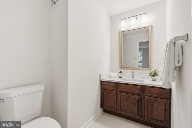 10026 OAKTON TERRACE RD, Oakton, VA 22124