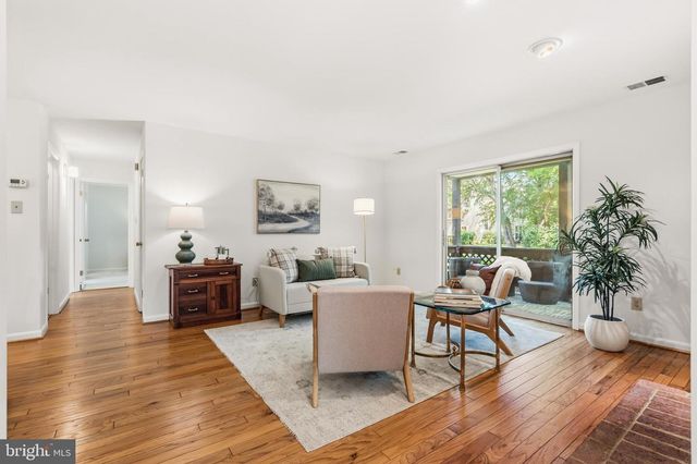 10026 OAKTON TERRACE RD, Oakton, VA 22124