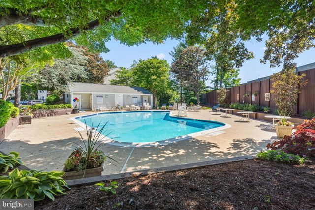 10026 OAKTON TERRACE RD, Oakton, VA 22124