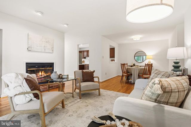10026 OAKTON TERRACE RD, Oakton, VA 22124