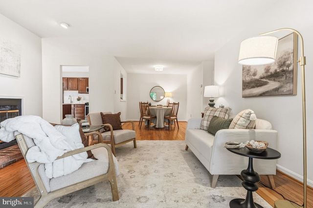 10026 OAKTON TERRACE RD, Oakton, VA 22124