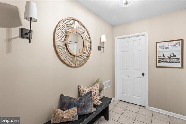 36 E BROADWAY, Etters, PA 17319