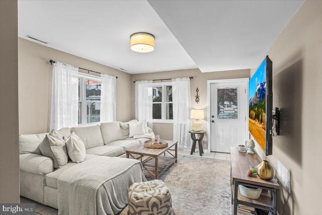 36 E BROADWAY, Etters, PA 17319