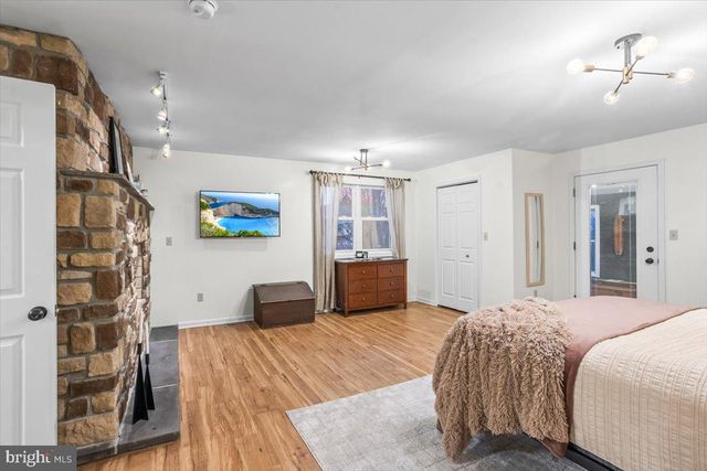 36 E BROADWAY, Etters, PA 17319