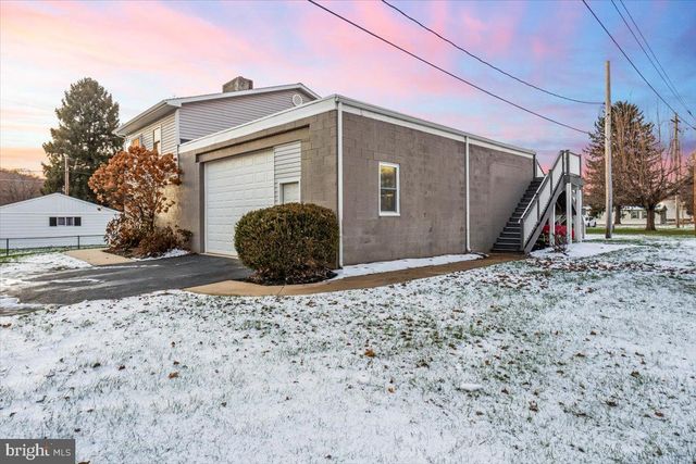 36 E BROADWAY, Etters, PA 17319