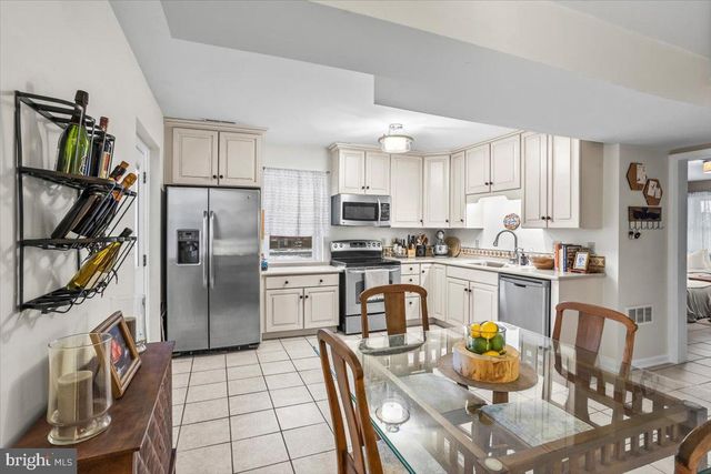 36 E BROADWAY, Etters, PA 17319