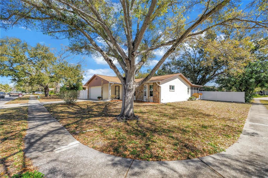 Image 2 of property listing at 1666 MONTEREY DRIVE, Clearwater, FL 33756