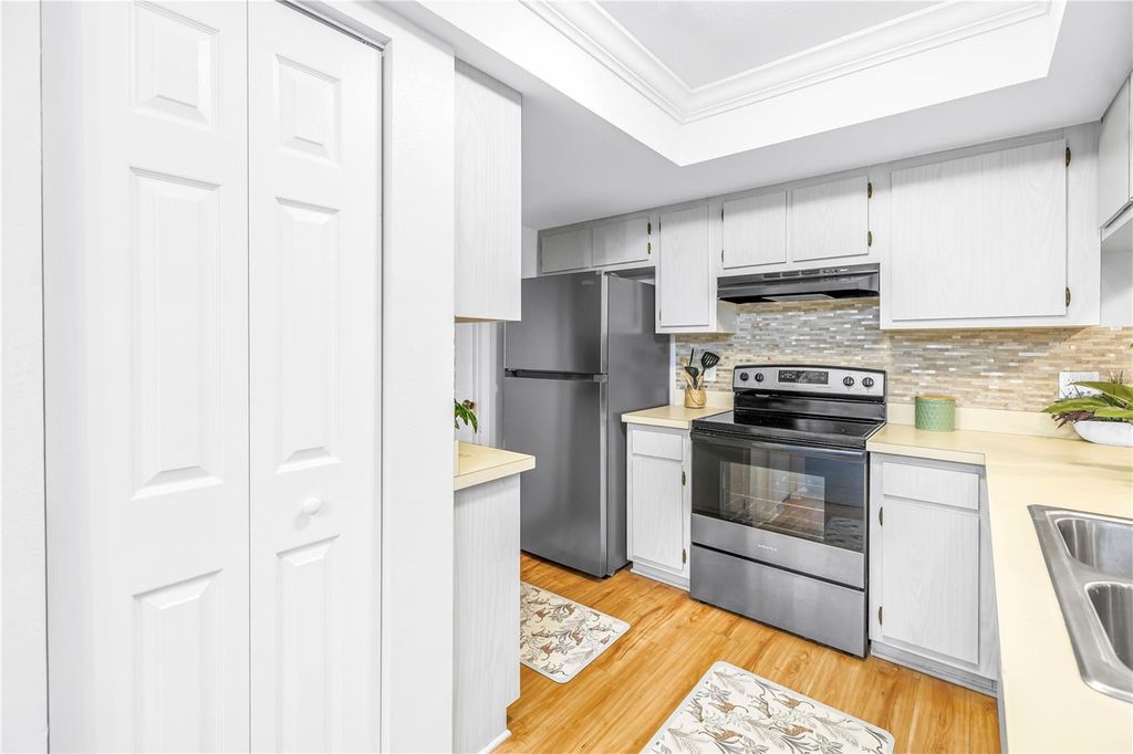 Image 15 of property listing at 1666 MONTEREY DRIVE, Clearwater, FL 33756