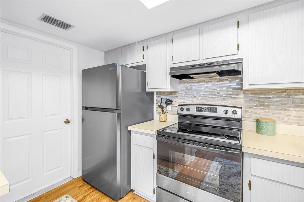 Image 17 of property listing at 1666 MONTEREY DRIVE, Clearwater, FL 33756