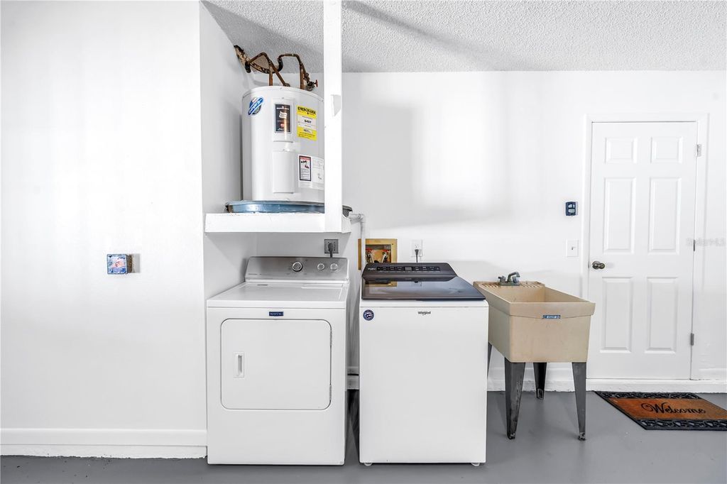 Image 38 of property listing at 1666 MONTEREY DRIVE, Clearwater, FL 33756