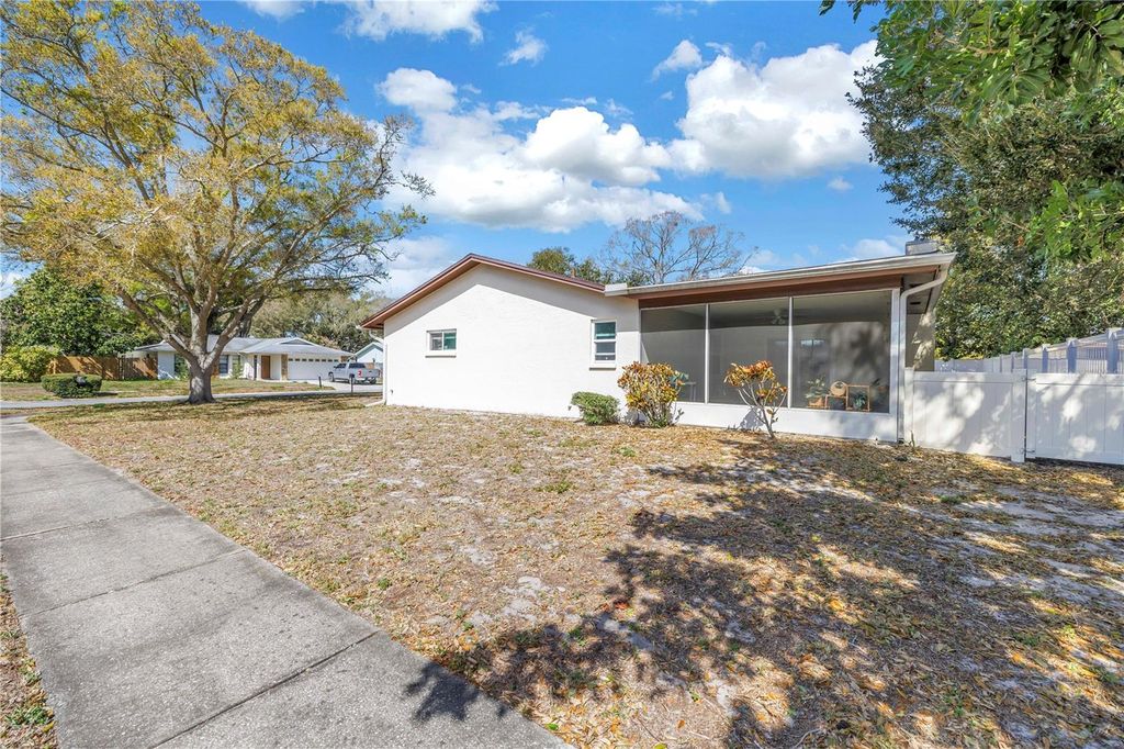 Image 47 of property listing at 1666 MONTEREY DRIVE, Clearwater, FL 33756