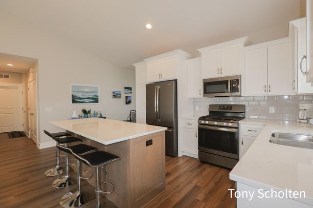 7960 Eagles Roost Trail 99, Hudsonville, MI 49426