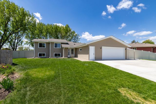 8220 208th Street W, Lakeville, MN 55044