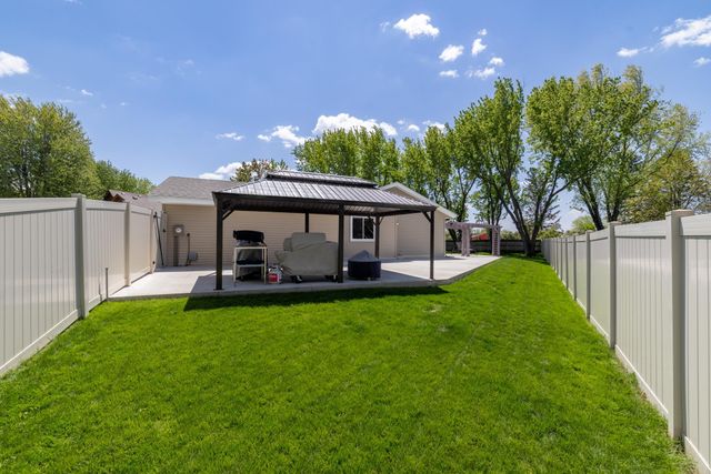 8220 208th Street W, Lakeville, MN 55044