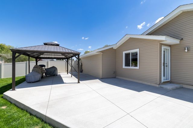 8220 208th Street W, Lakeville, MN 55044